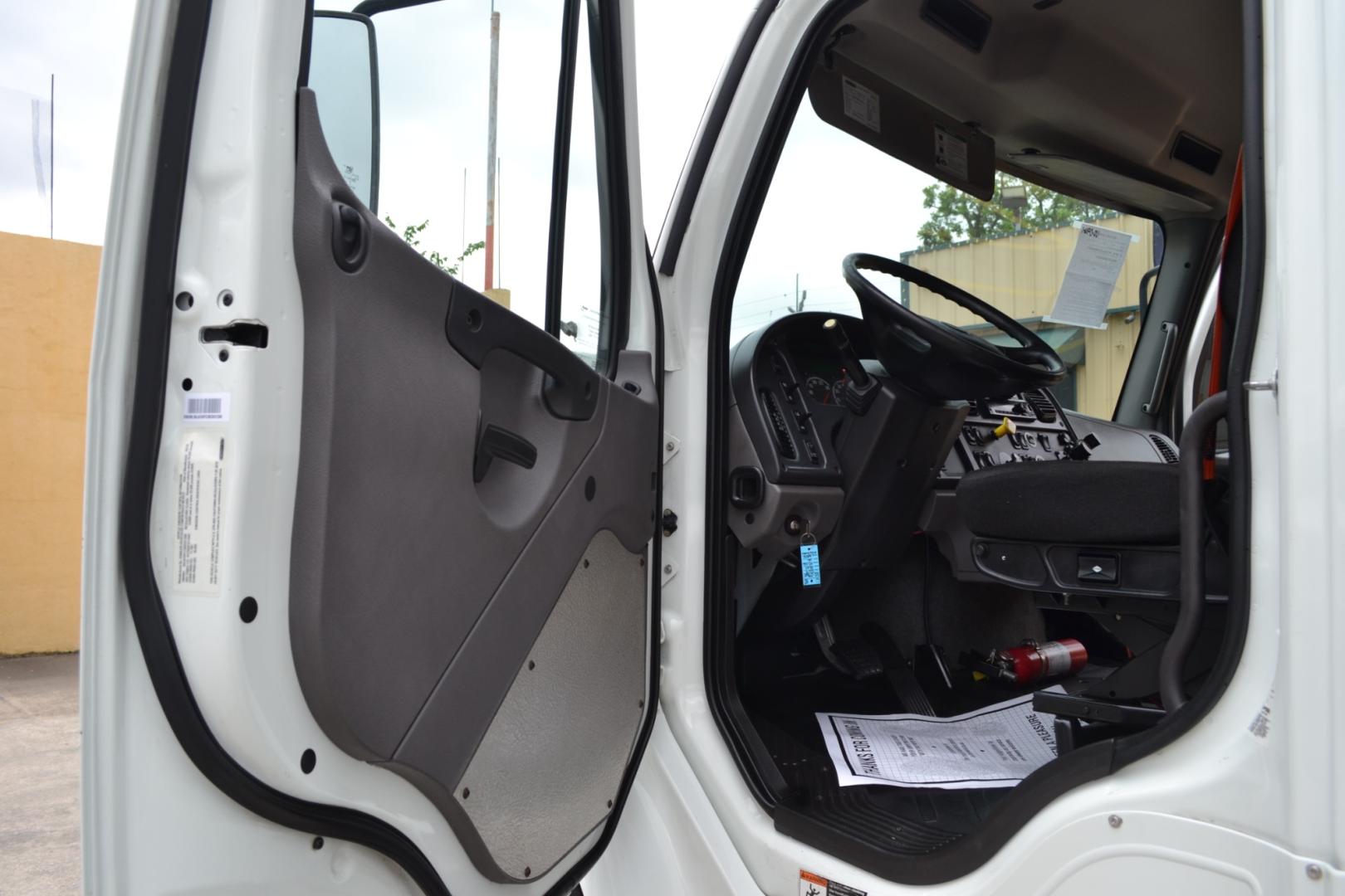 2019 WHITE /BLACK FREIGHTLINER M2-106 with an CUMMINS B6.7L 240HP engine, ALLISON 2500RDS AUTOMATIC transmission, located at 9172 North Fwy, Houston, TX, 77037, (713) 910-6868, 29.887470, -95.411903 - Photo#12